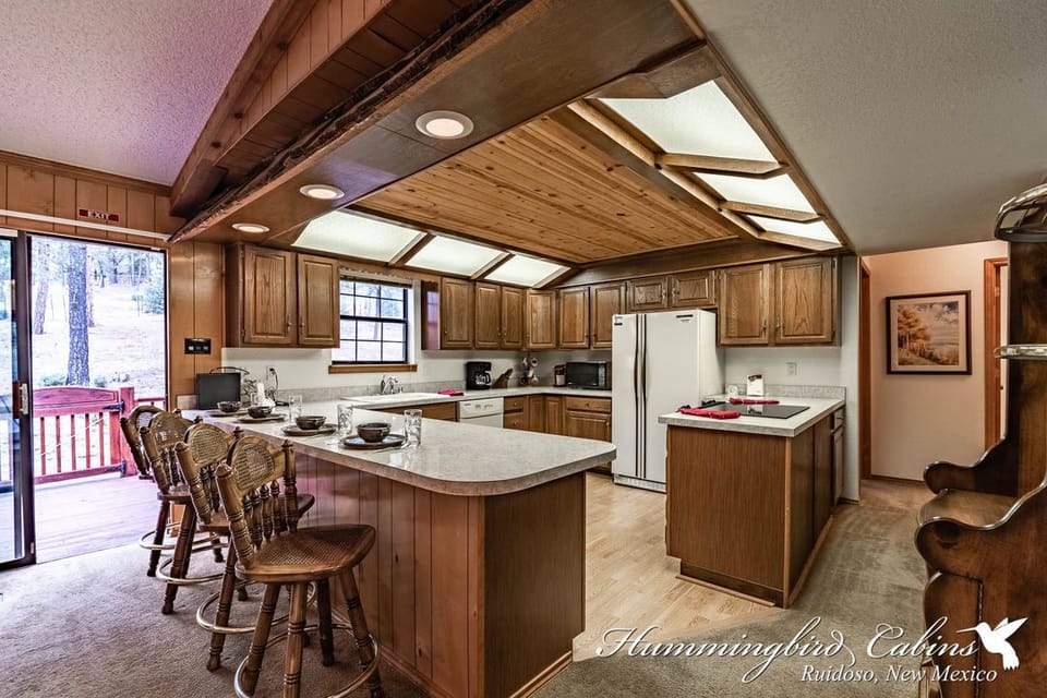 Fully equipped kitchen, w/ dishwasher, and both Keurig and regular coffee pot.