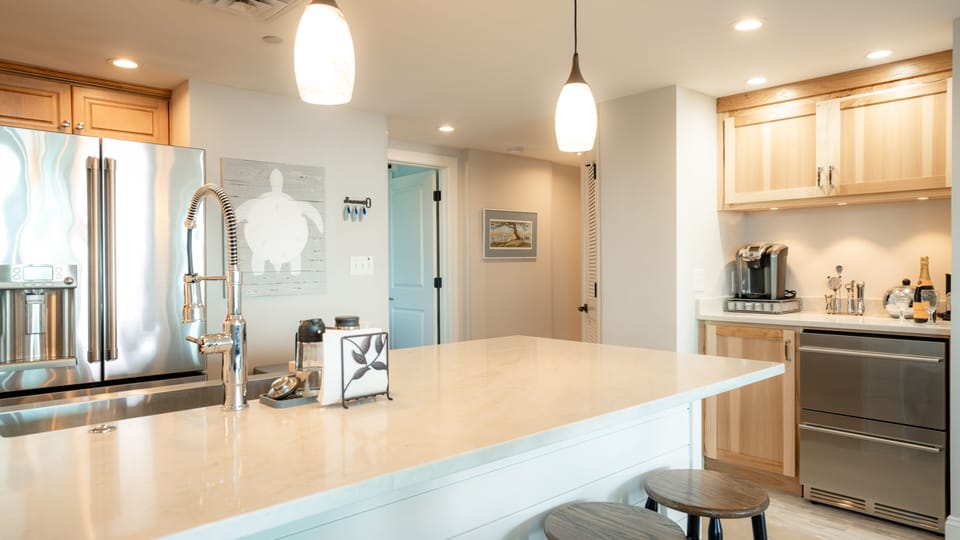 Kitchen & Drinks Bar