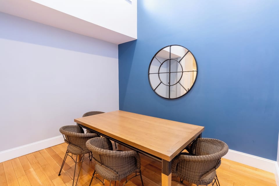 Unit 4 | In-room dining