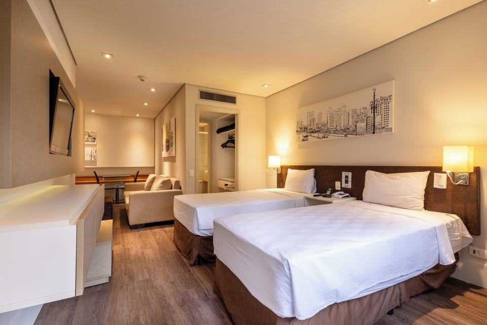 Deluxe Room, 2 Twin Beds | Minibar, in-room safe, desk, blackout drapes