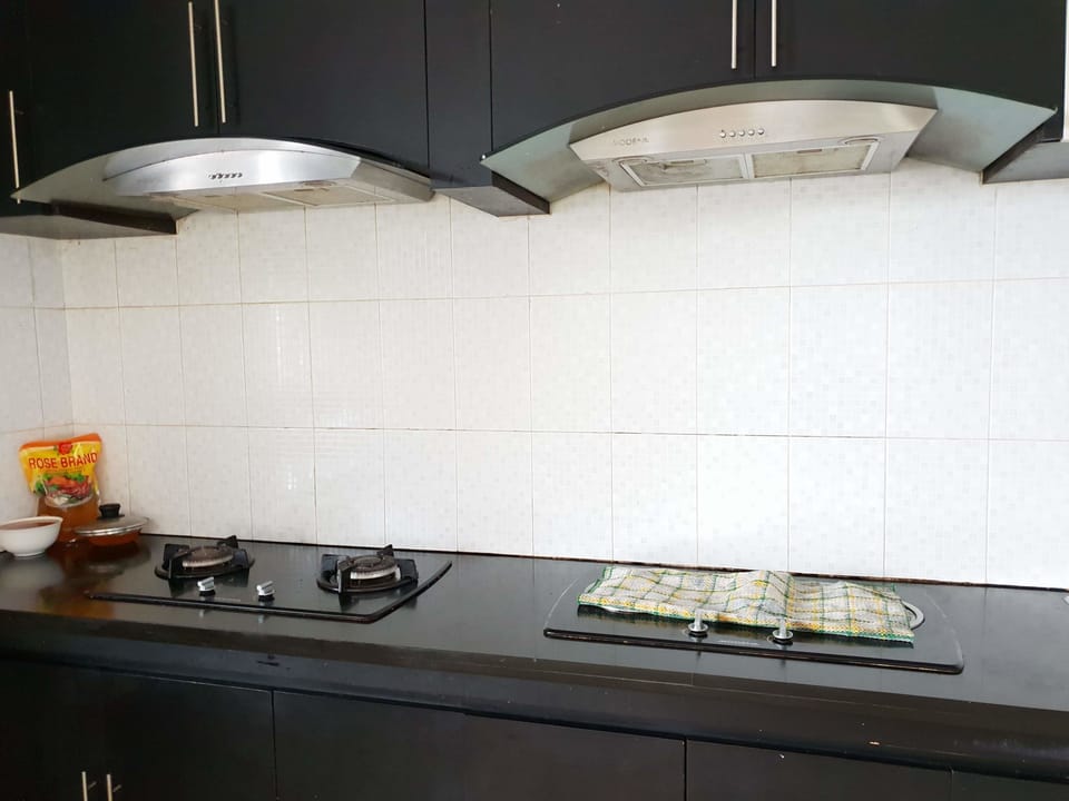 Room, 1 Double Bed, Poolside | Private kitchenette | Full-size fridge, microwave, oven, stovetop
