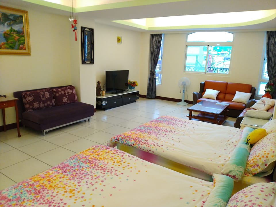 Standard Quadruple Room | Desk, blackout drapes, soundproofing, free WiFi