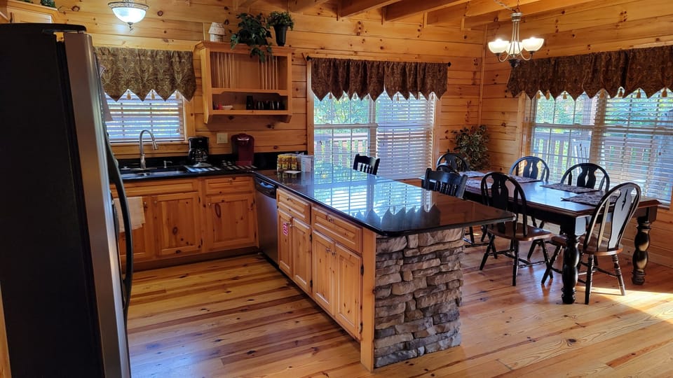 another look at kitchen & dining room