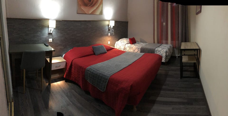 Standard Triple Room (Numéro 9) | Individually decorated, individually furnished, desk, blackout drapes