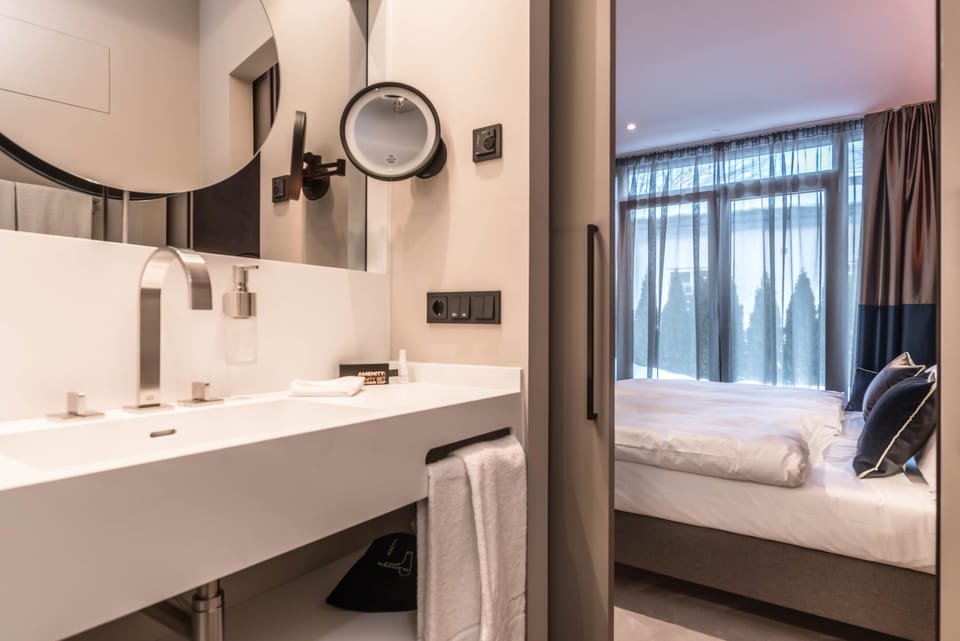 Standard Room, 1 King Bed | Interior