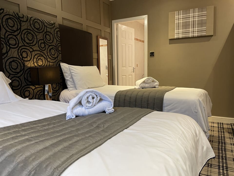 Twin Room, Ensuite (Bath/Shower)