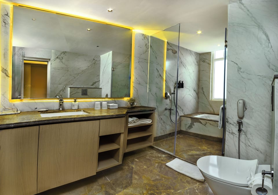 Shower, rainfall showerhead, free toiletries, hair dryer