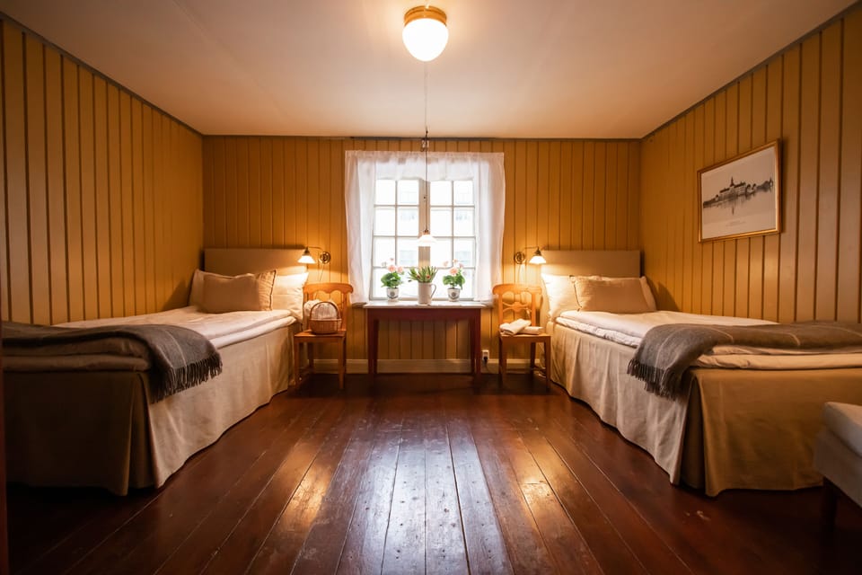 Comfort Twin Room, Private Bathroom | Cribs (free), individually decorated, individually furnished, bed sheets