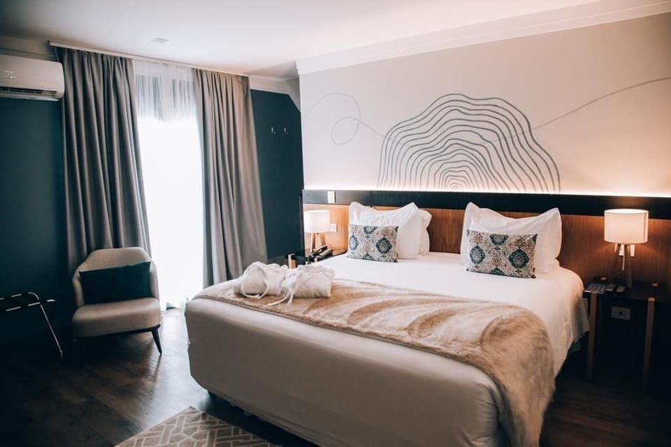 Premium Suite, 1 King Bed, Non Smoking | Premium bedding, minibar, in-room safe, blackout drapes