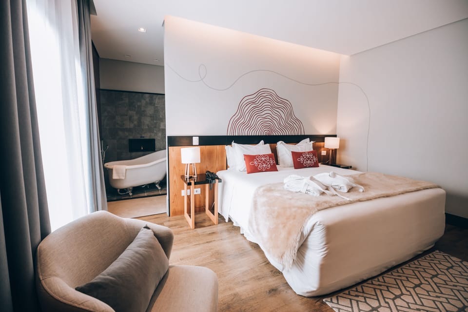 Premium Suite, 1 King Bed, Non Smoking | Premium bedding, minibar, in-room safe, blackout drapes