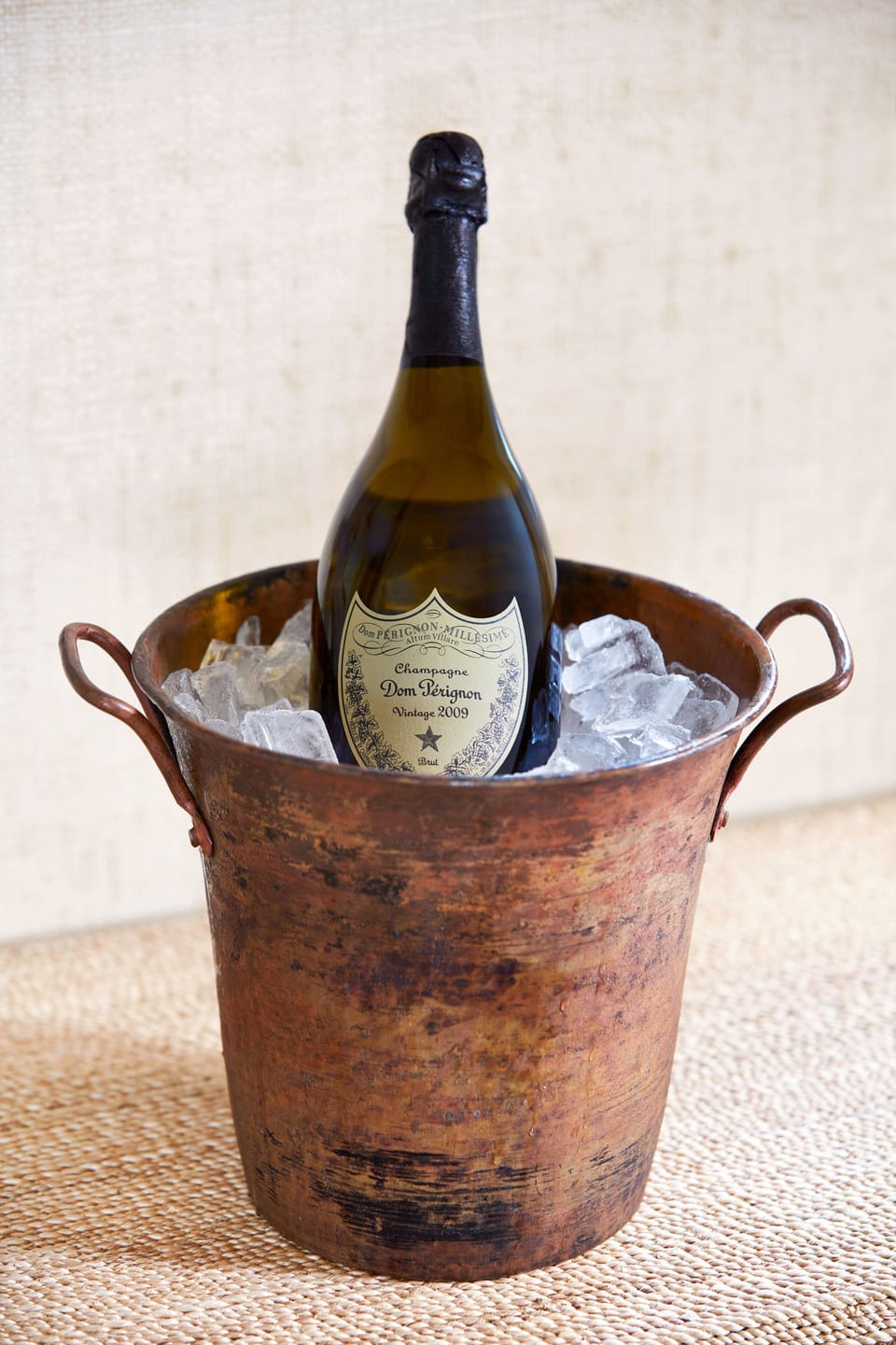 Deluxe Private Maison | Champagne service
