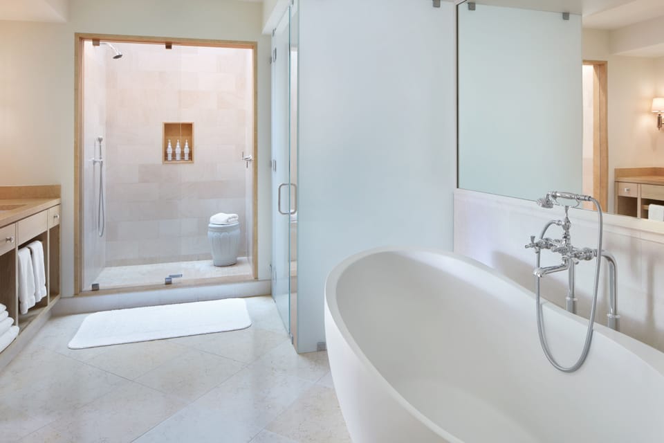 Private Garden Suite | Deep soaking bathtub