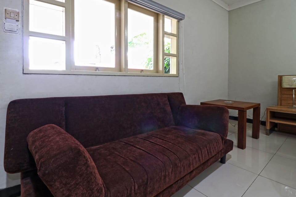 Deluxe Room | Living area | LCD TV