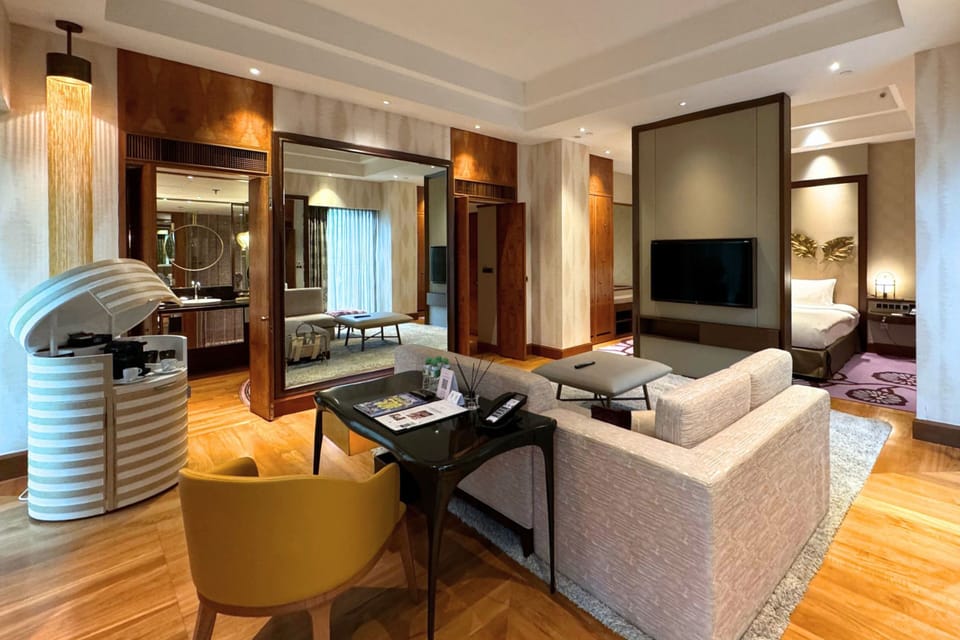 Pillowtop beds, minibar, in-room safe, desk