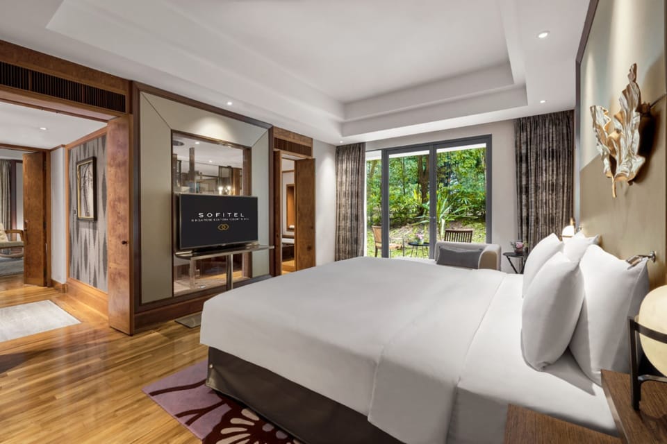 Pillowtop beds, minibar, in-room safe, desk