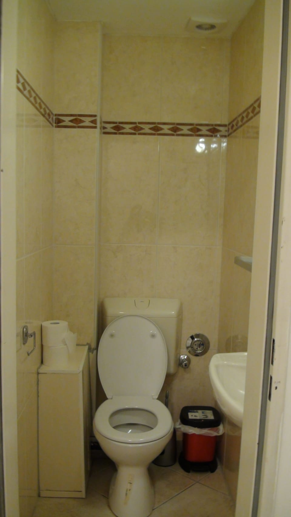 Apartment, 2 Bedrooms | Bathroom | Shower, free toiletries, hair dryer, towels