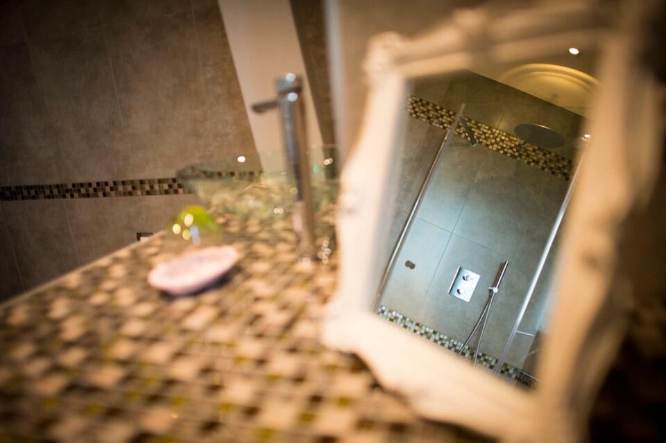 Suite (Alencon) | Bathroom amenities | Free toiletries, hair dryer, bathrobes, towels