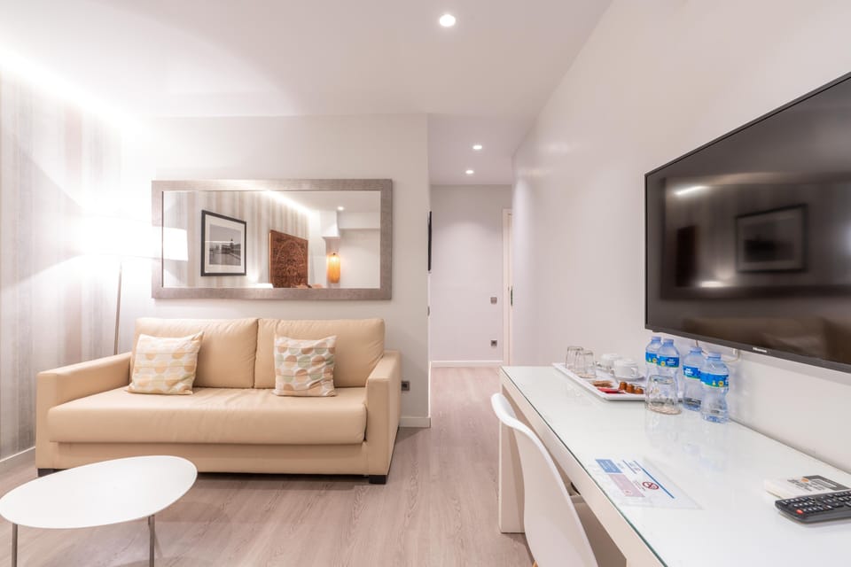 Superior Double Room | In-room safe, desk, soundproofing, iron/ironing board