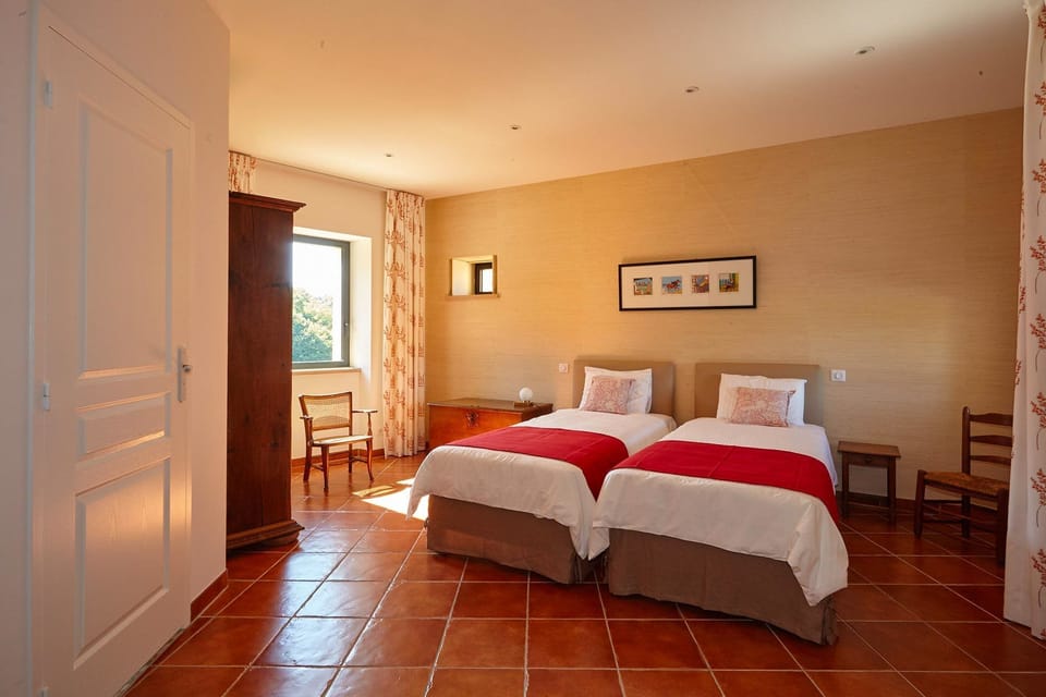Double or Twin Room (Hergé) | Egyptian cotton sheets, premium bedding, Select Comfort beds