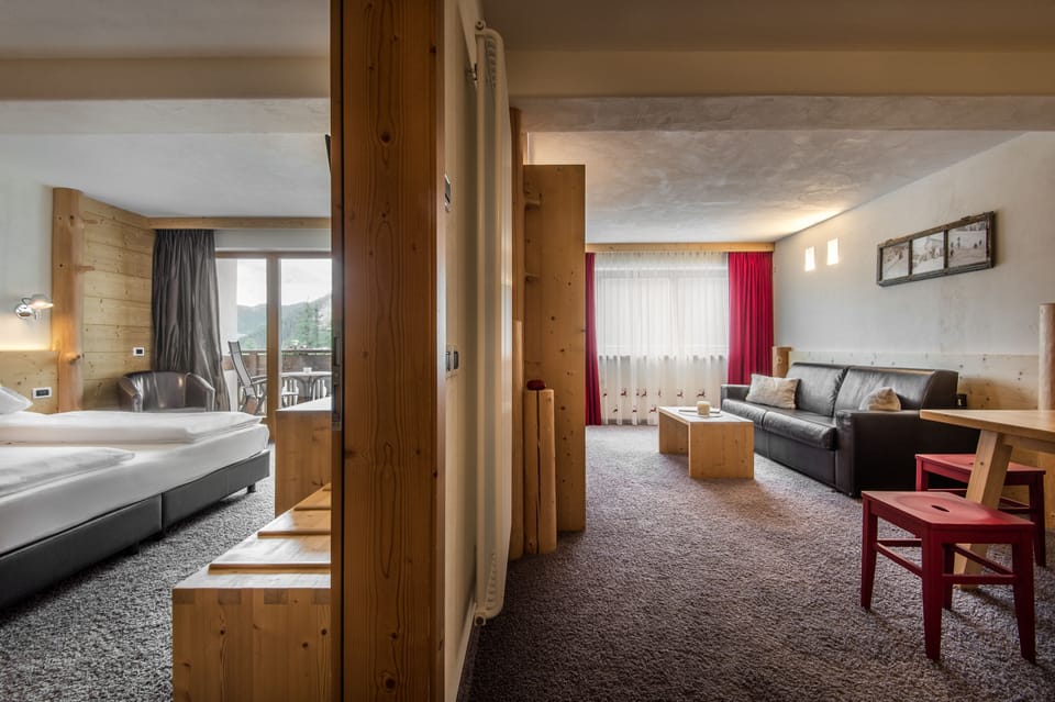 Suite | Minibar, in-room safe, desk, WiFi (free)
