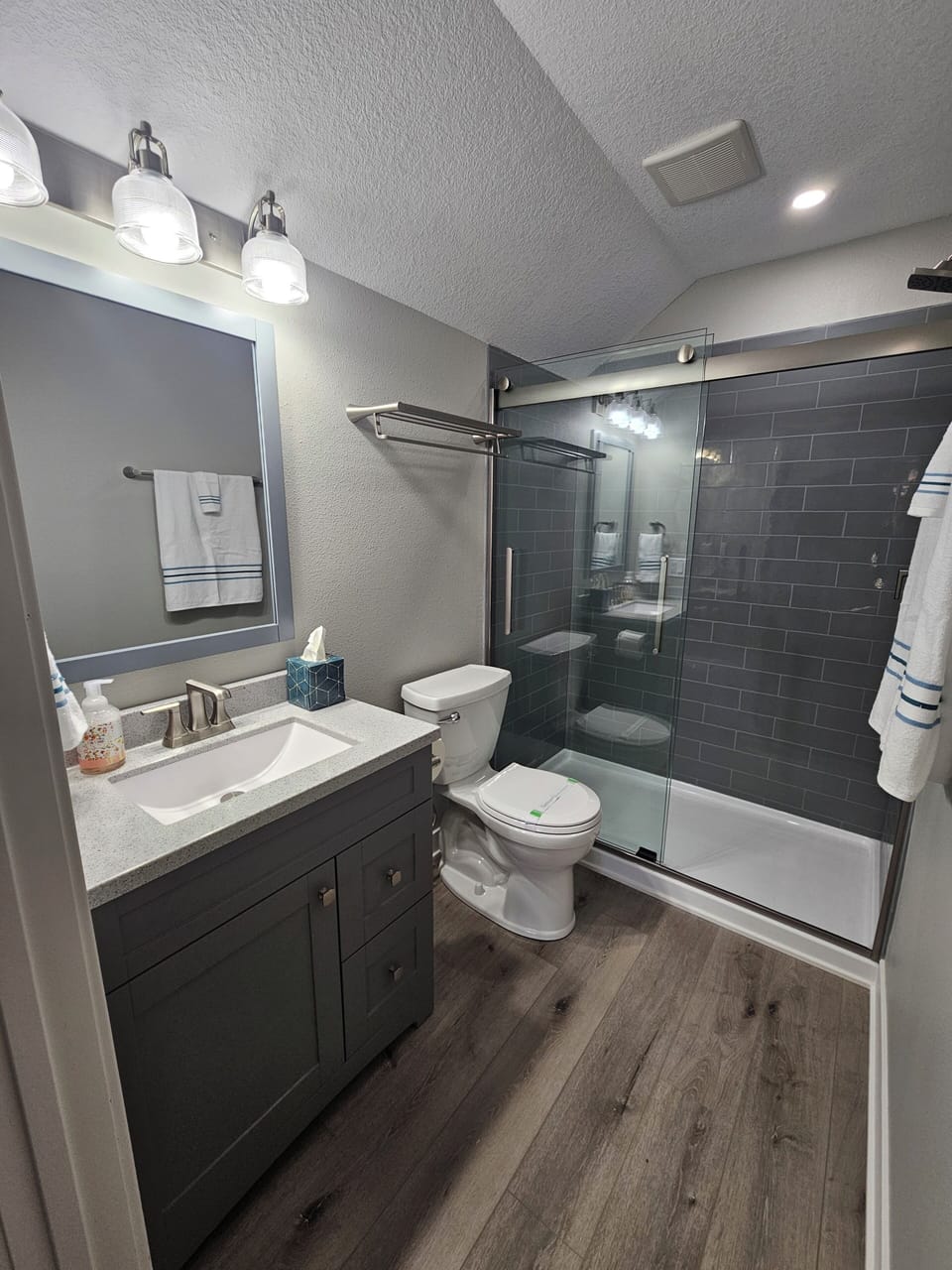 Bathroom 5/Third floor
