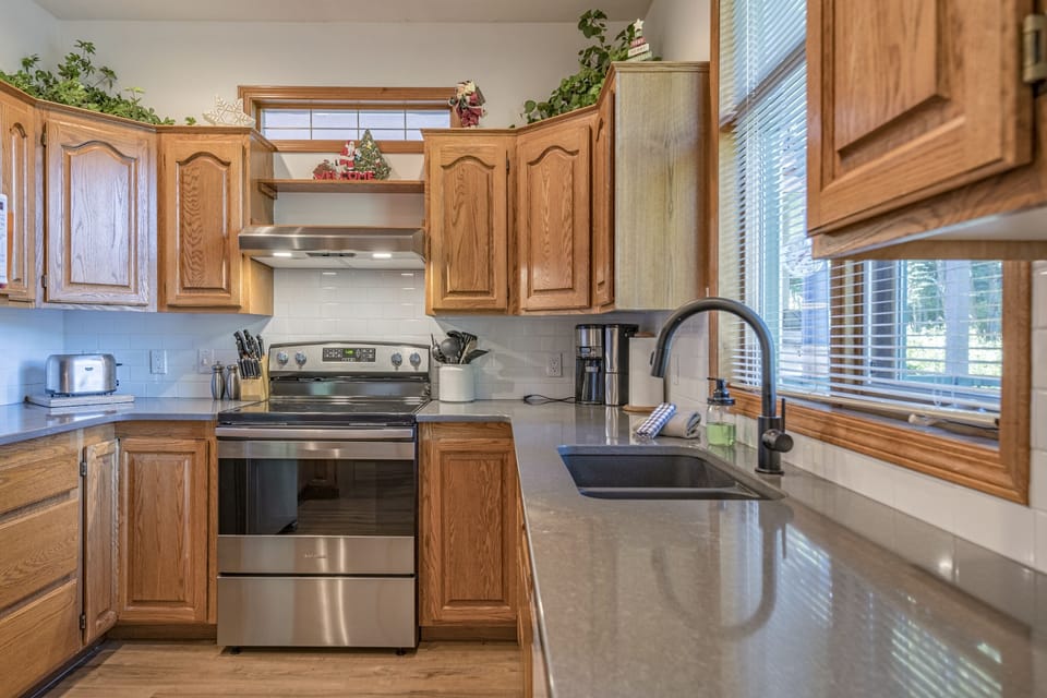 Beautiful Brand New Granite Counter Tops 
