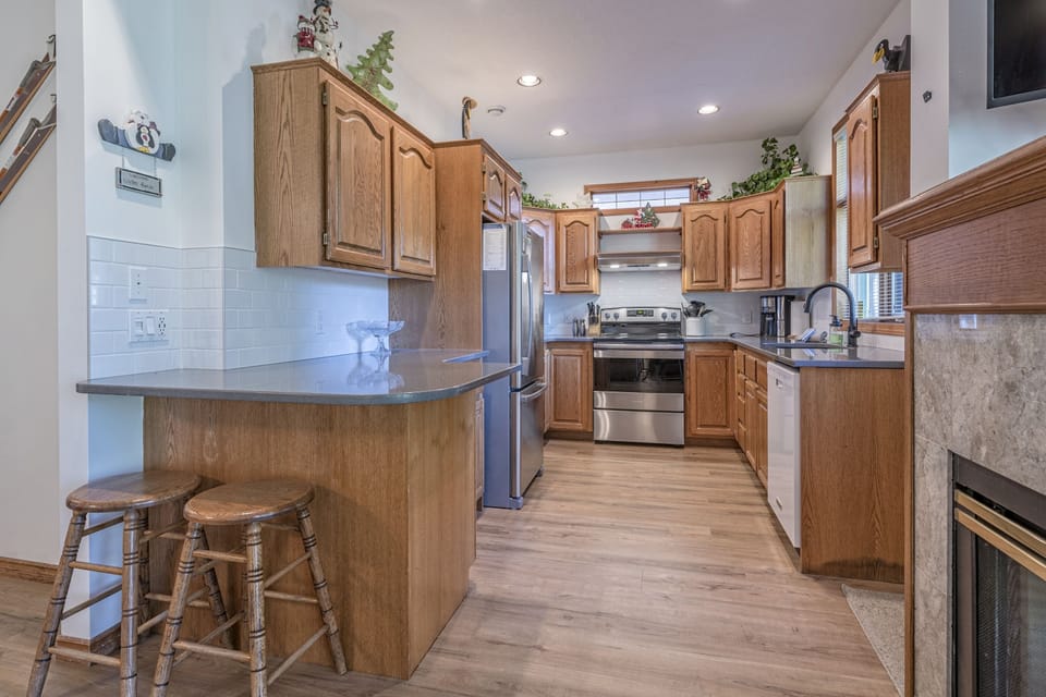 Large Kitchen with Upgraded Appliances 