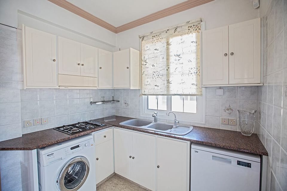 Separate kitchen and utility room