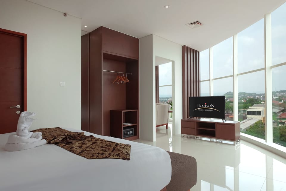 Junior Suite, City View | In-room safe, desk, free WiFi