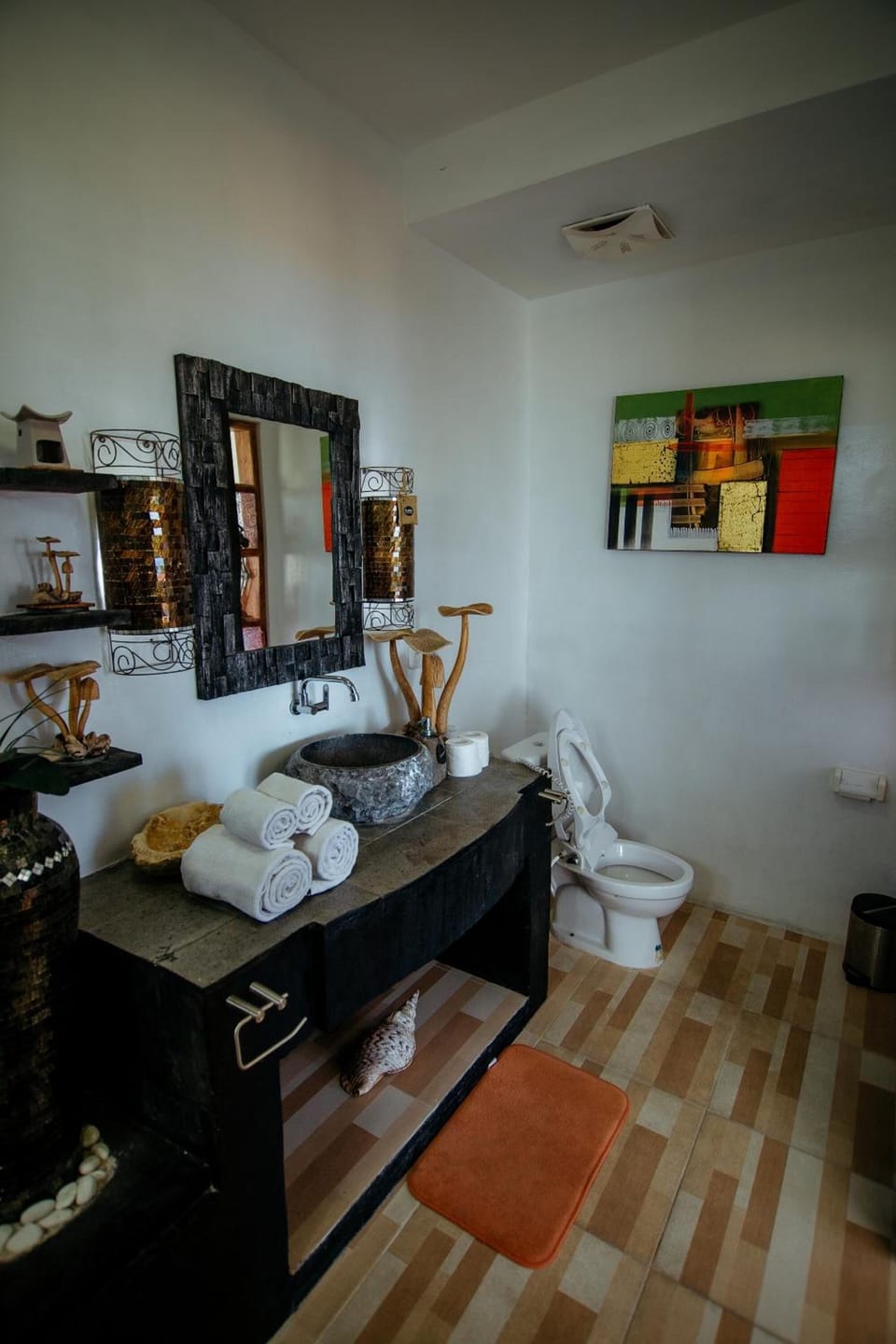 Shower, free toiletries, towels