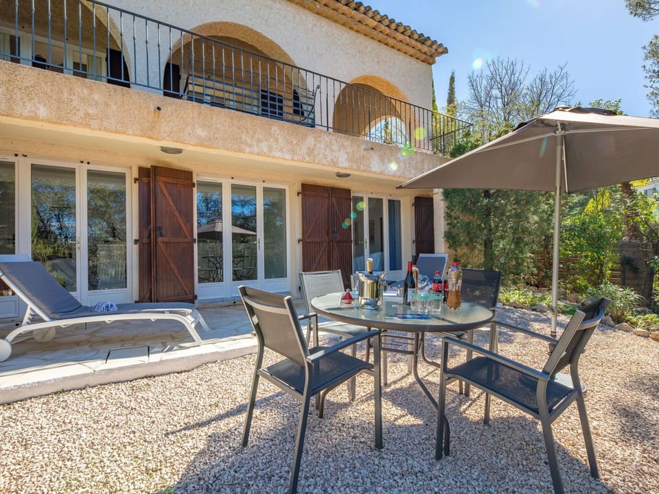 Furniture, Property, Building, Sky, Table, Plant, Azure, Window, Outdoor Furniture, Shade