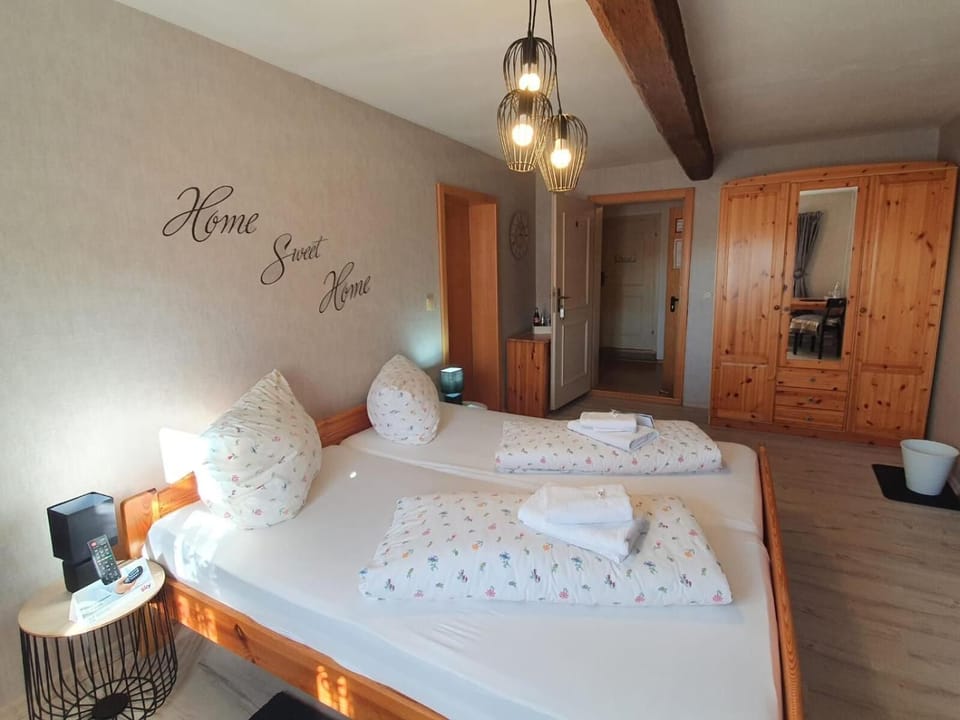 Desk, free cribs/infant beds, free WiFi, bed sheets