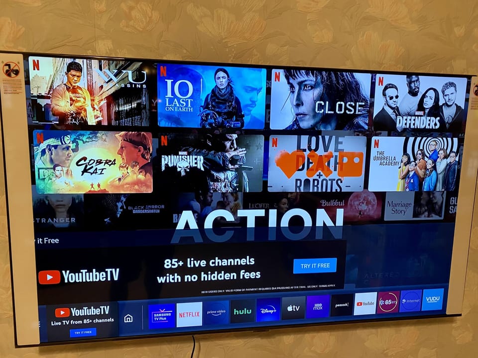 New Samsung 65 TV 📺 w Netflix, Prime Video, Disney (Must use your own accounts)