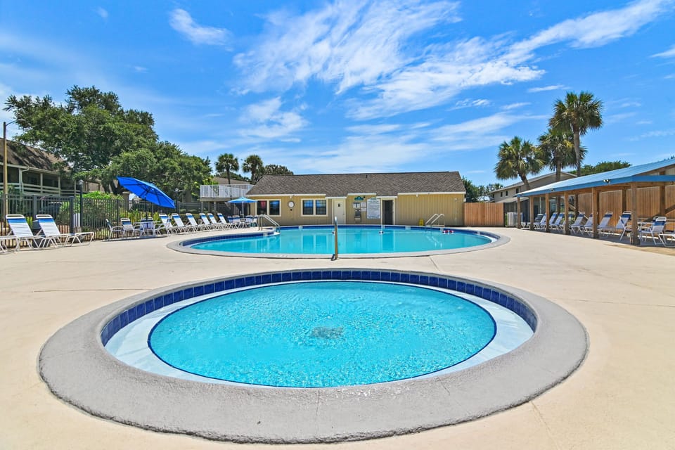 Inviting pool - Memory Maker