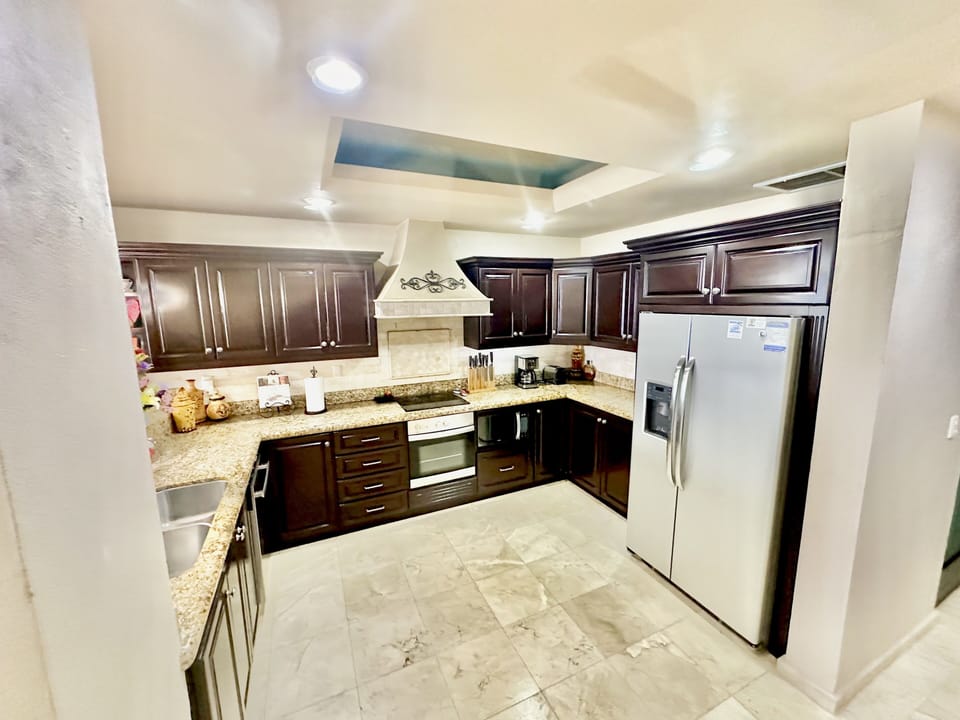 Fully equipped kitchen.