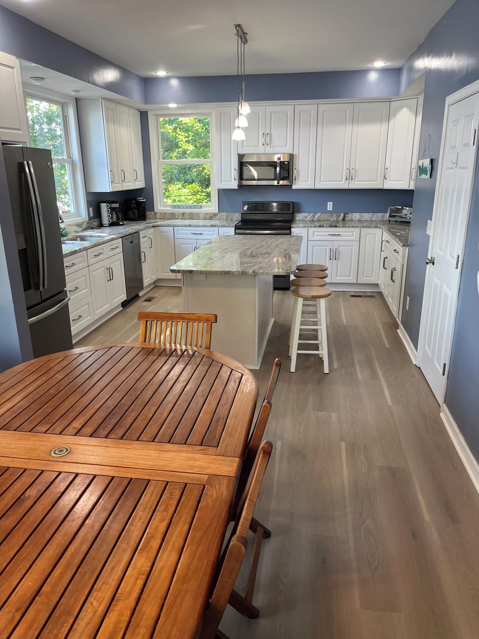Dinning Area & Kitchen