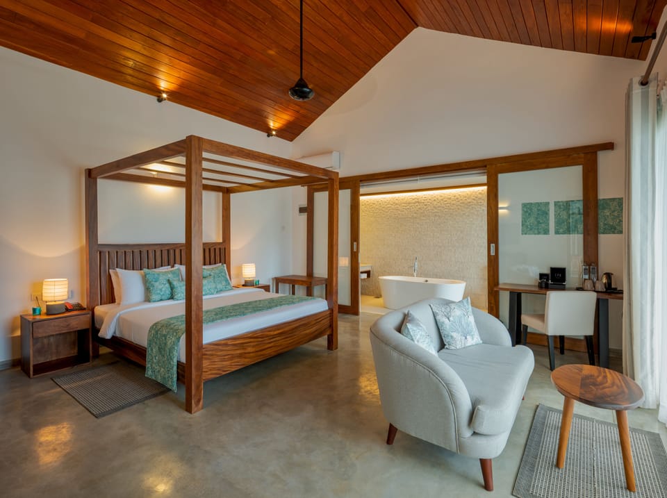 Suite, 1 King Bed, Bathtub, Ocean View | Egyptian cotton sheets, premium bedding, memory foam beds