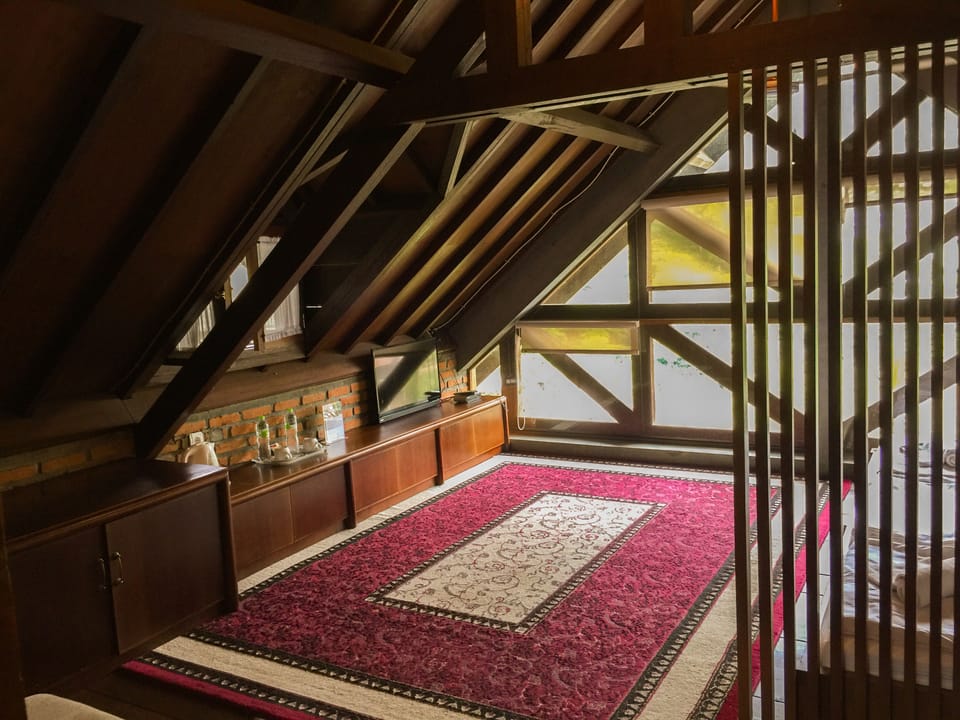 Triple Room, Non Smoking | Desk, free WiFi, bed sheets