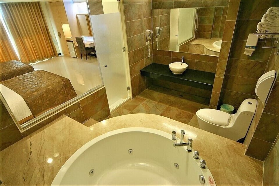 Jetted tub