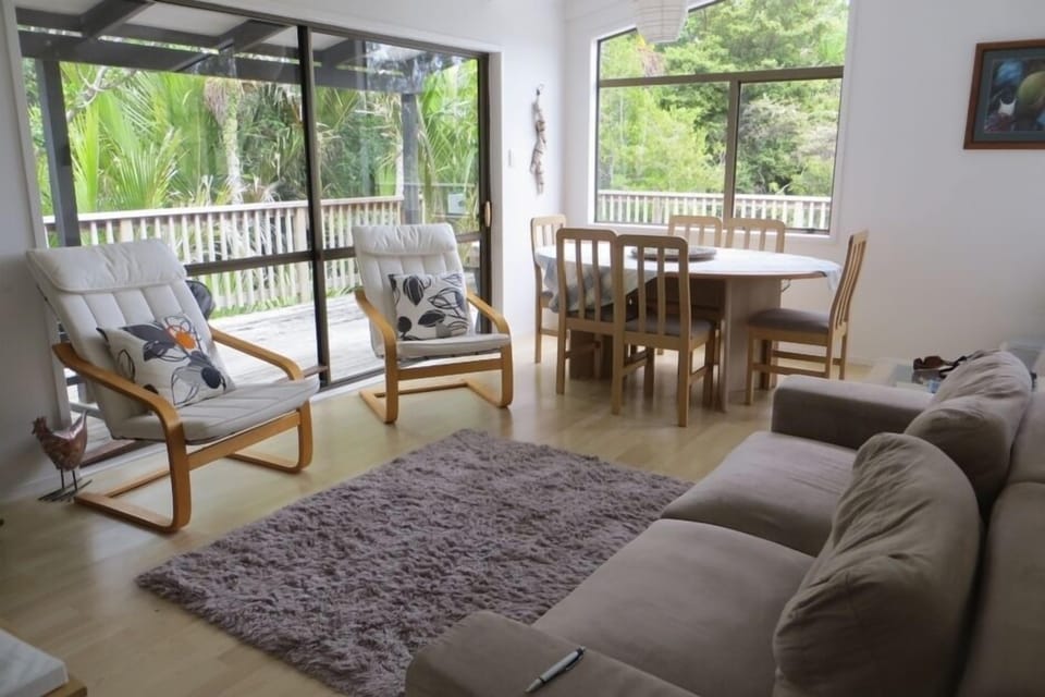 Lounge/ dining