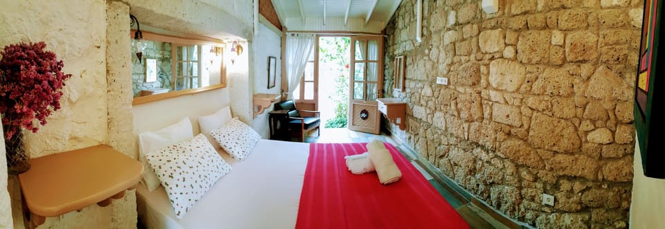 Deluxe Double Room, Garden View | Individually decorated, individually furnished, free WiFi, bed sheets