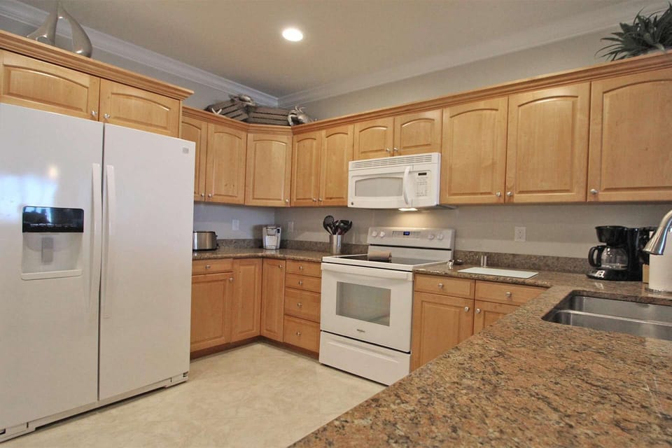 Full kitchen.