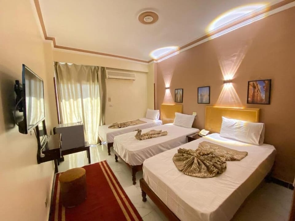 Egyptian cotton sheets, premium bedding, pillowtop beds, minibar