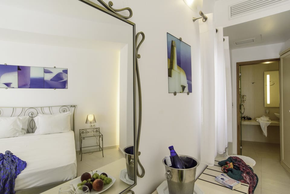 Standard Room | Premium bedding, minibar, in-room safe, soundproofing