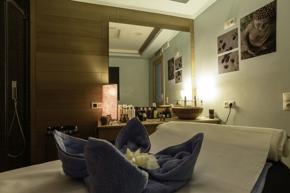 Sauna, hot tub, body treatments, facials, 2 treatment rooms