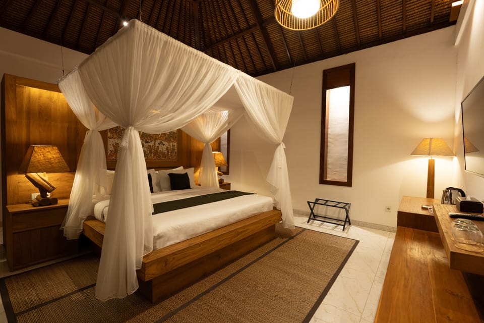 Deluxe Room, 1 Bedroom, Garden View | Desk, free WiFi, bed sheets