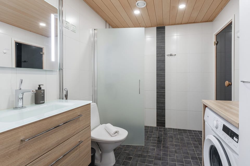Modern 1BR Apt with Sauna, Balcony & Free Parking Apartment in Finland