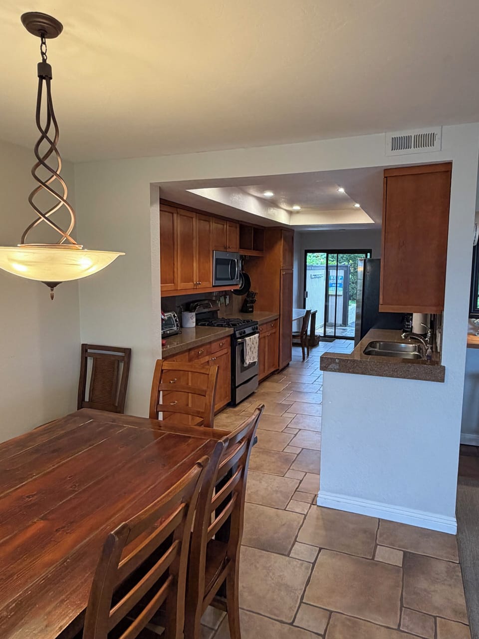 Spacious Kitchen ~ Gas stove, Microwave, Toaster Oven, Brita Water