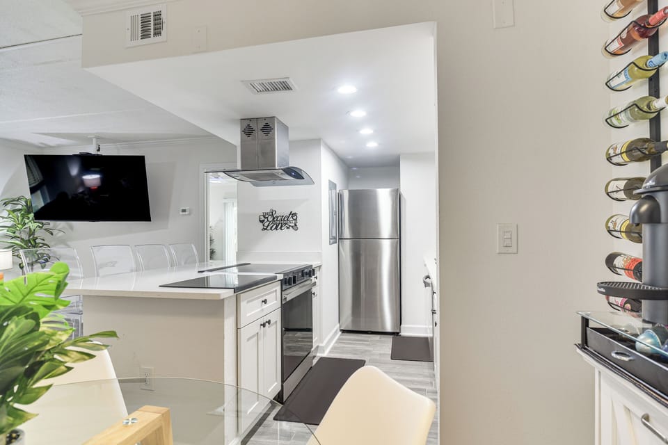 Fully Equipped Kitchen | Drip Coffee Maker | Toaster | Blender