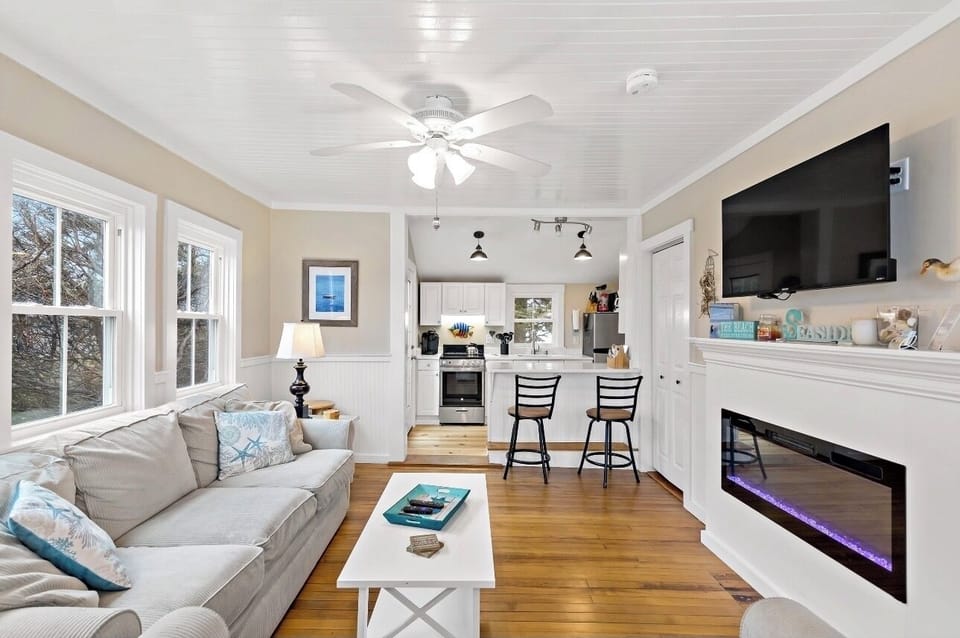 Living area with breakfast bar